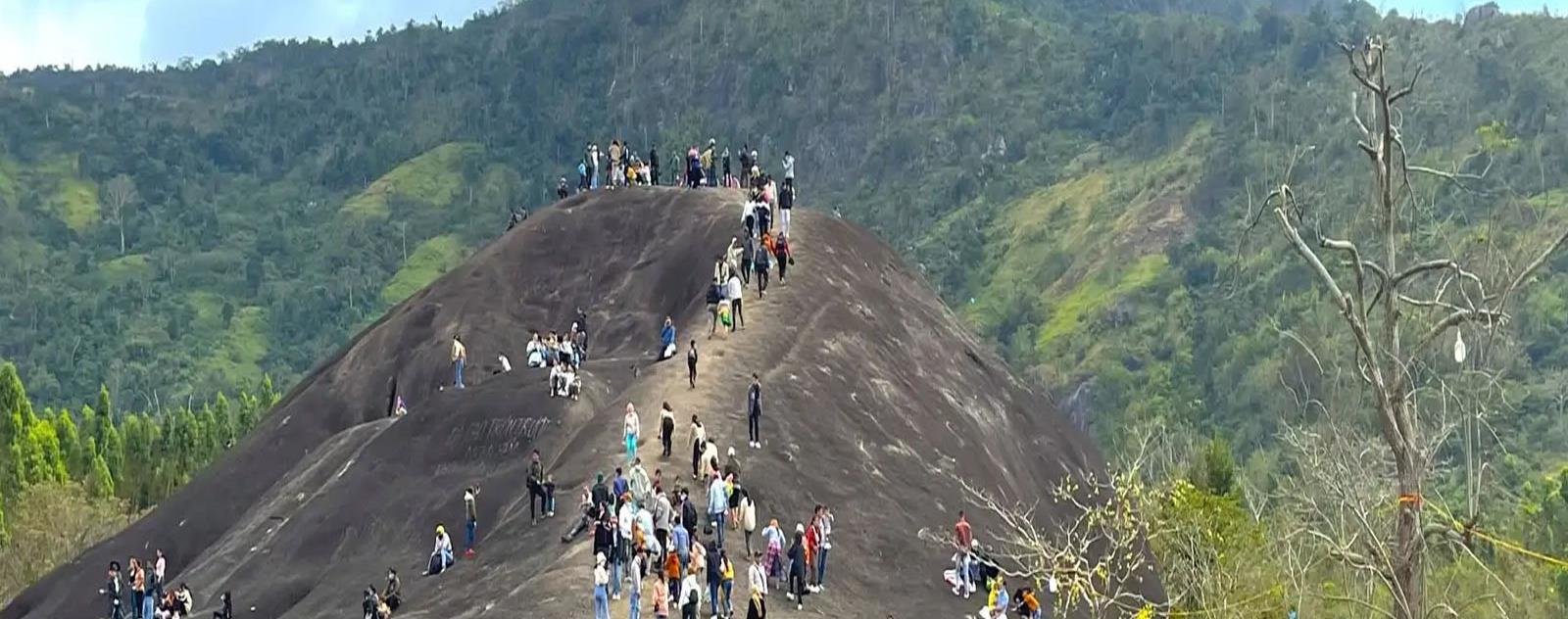 Núi đá Voi Mẹ Đắk Lắk