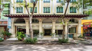 Khách sạn La Bonita Hotel and Apartments Sài Gòn